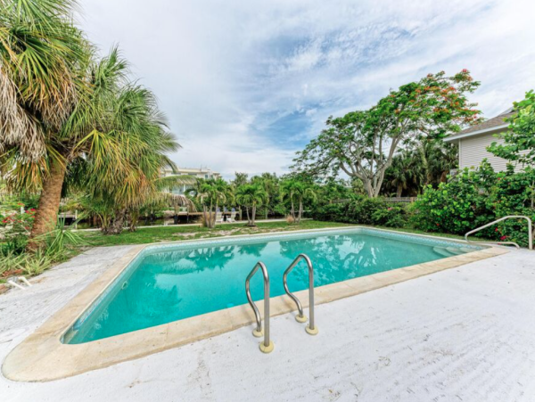 4-Bedroom Home with Private Dock in Anna Maria Island